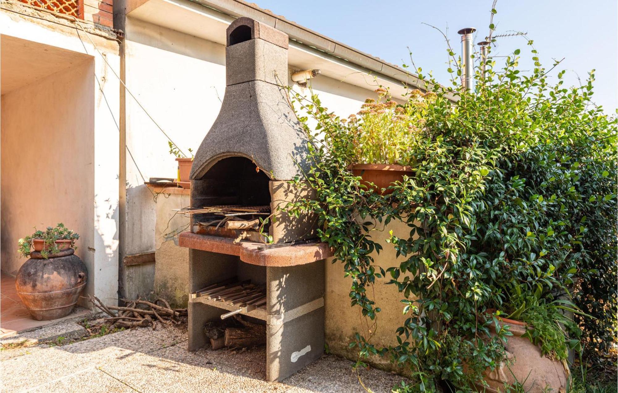Awesome Home In Marliana With Kitchenette Zewnętrze zdjęcie